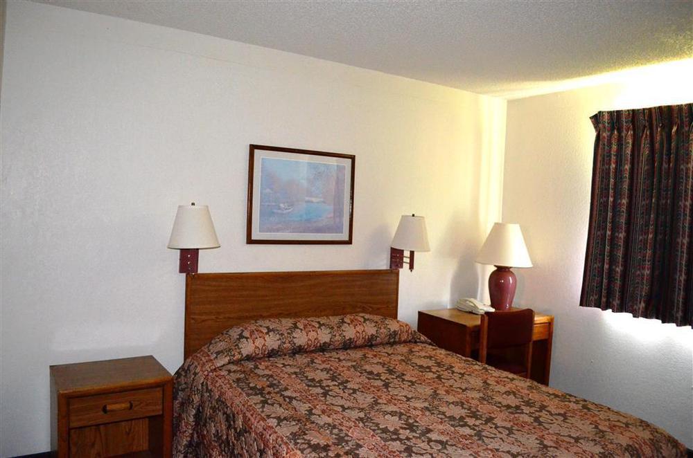 Motel 6 - Newest - Ultra Sparkling Approved - Chiropractor Approved Beds - New Elevator - Robotic Massages - New 2023 Amenities - New Rooms - New Flat Screen Tvs - All American Staff - Walk To Longhorn Steakhouse And Ruby Tuesday - Book Today And Sav Kingsland Habitación foto